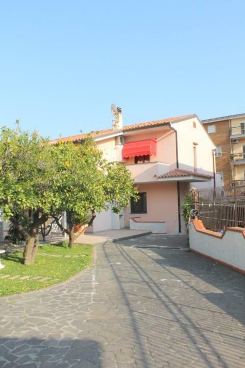 דירות סקליאה The Lemon Tree House מראה חיצוני תמונה